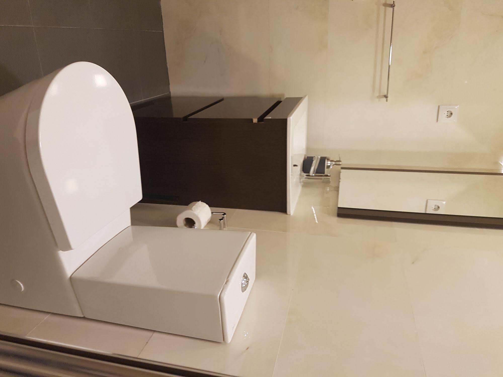 Downtown Boutique Studio And Suites Guest house *